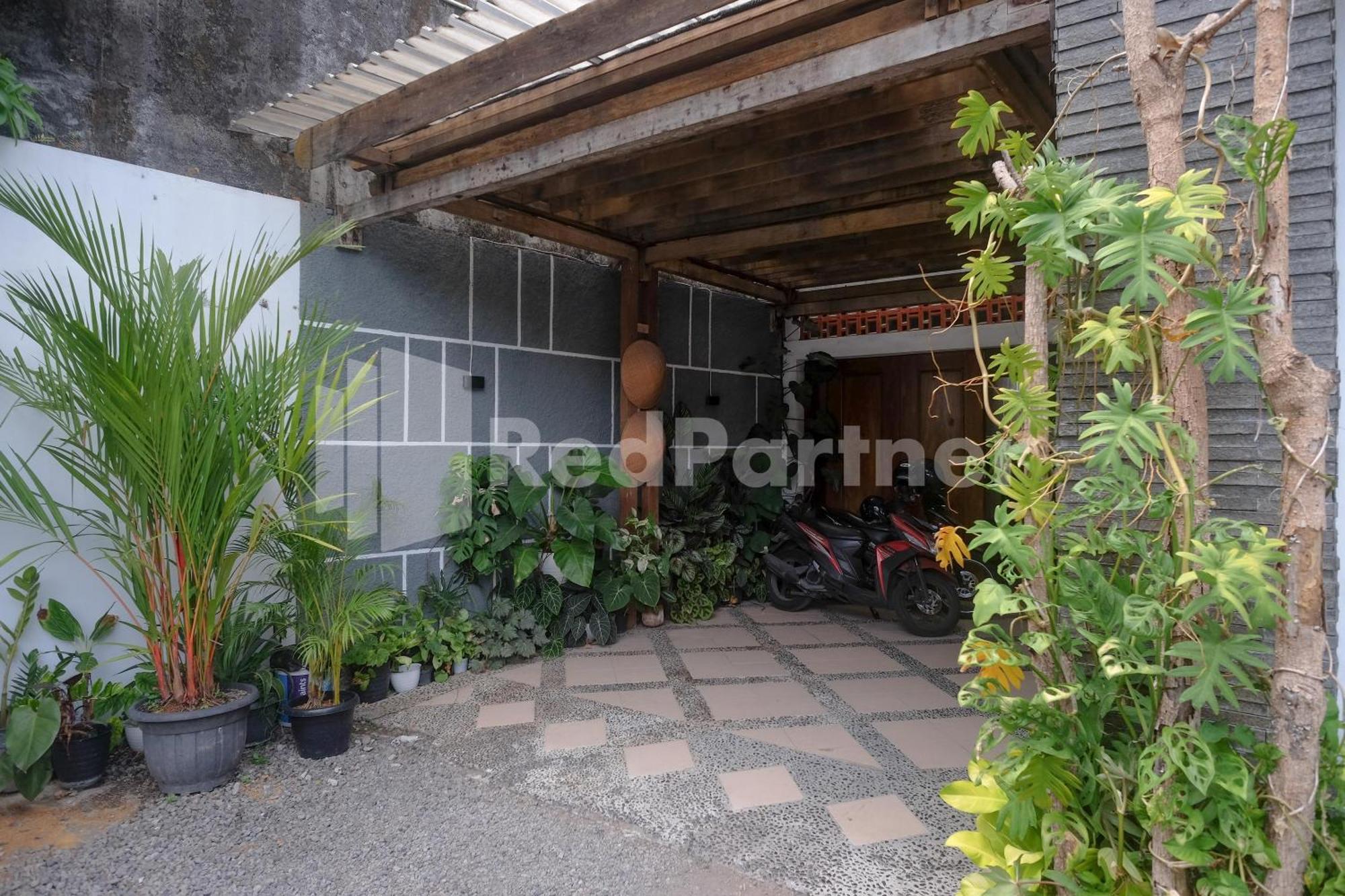 Ndliman House Near Ugm Jogja Mitra Reddoorz Otel Kejayan Dış mekan fotoğraf